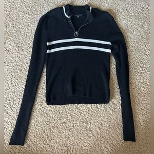 BLACK SWEATER WITH WHITE STRIPES